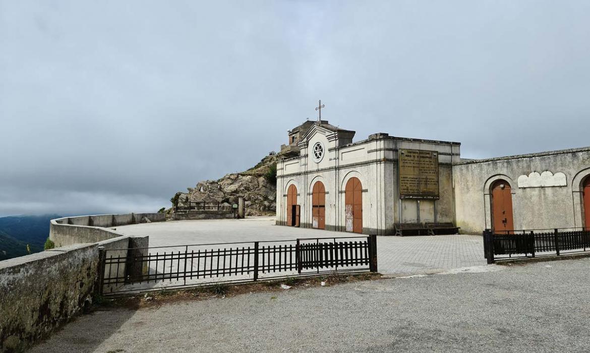 Il sentiero dei due mari: trekking ad anello (15,2 km)