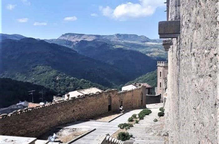 Il castello di Montalbano Elicona
