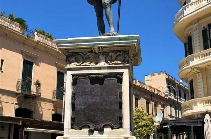 Passeggiata per il Centro Storico di Messina, a piedi e in carrozza
