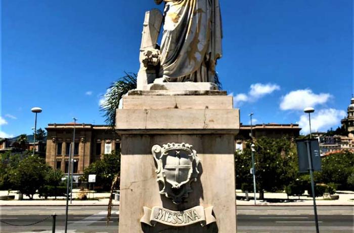 Passeggiata per il Centro Storico di Messina, a piedi e in carrozza