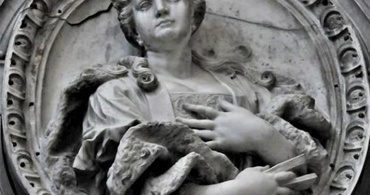 Napoli, controfacciata della chiesa di San Diego all'Ospedaletto. Ritratto di Anna Maria Arduino nel suo monumento sepolcrale